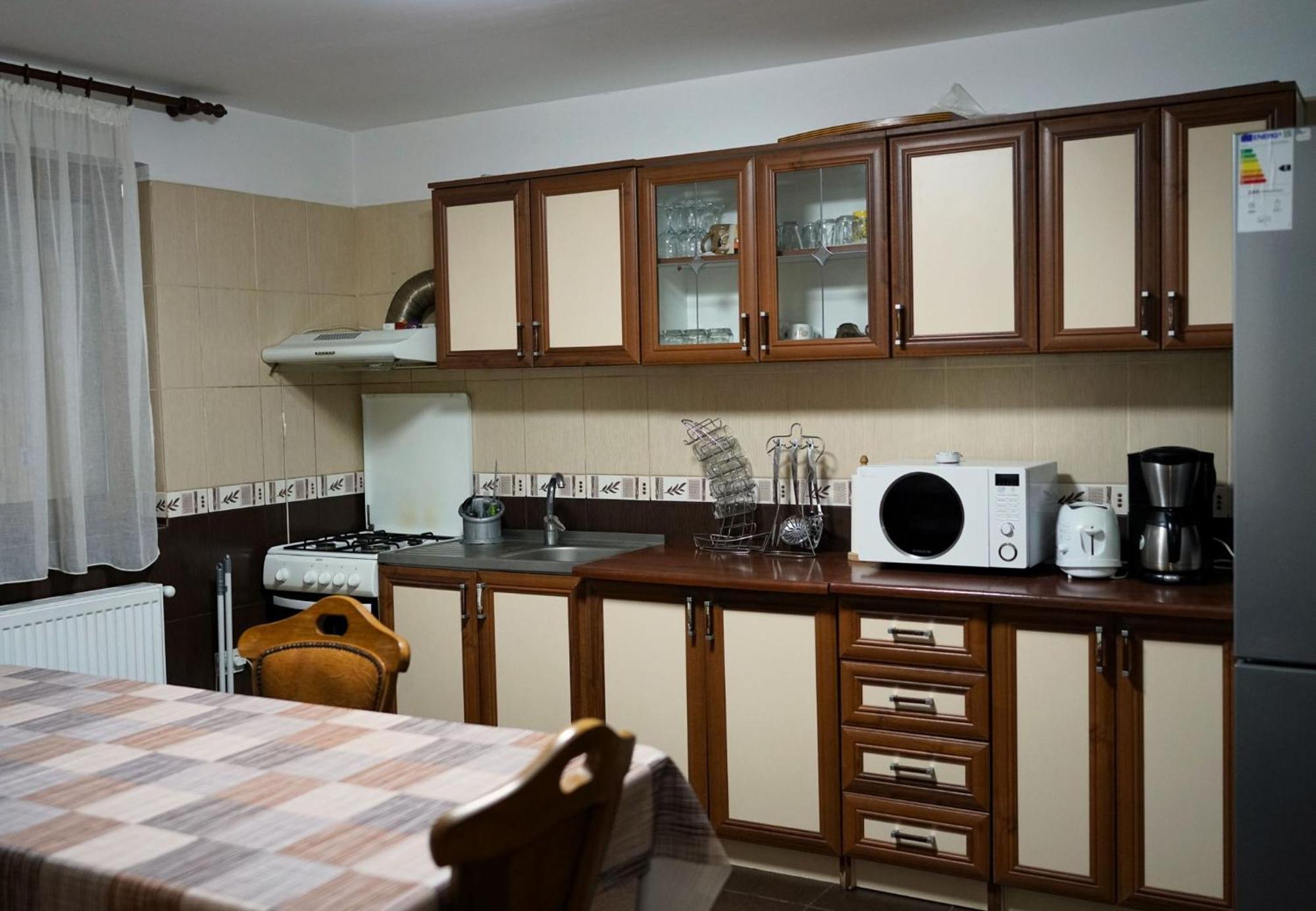 Popasul Galesean Hotel Galesu ภายนอก รูปภาพ