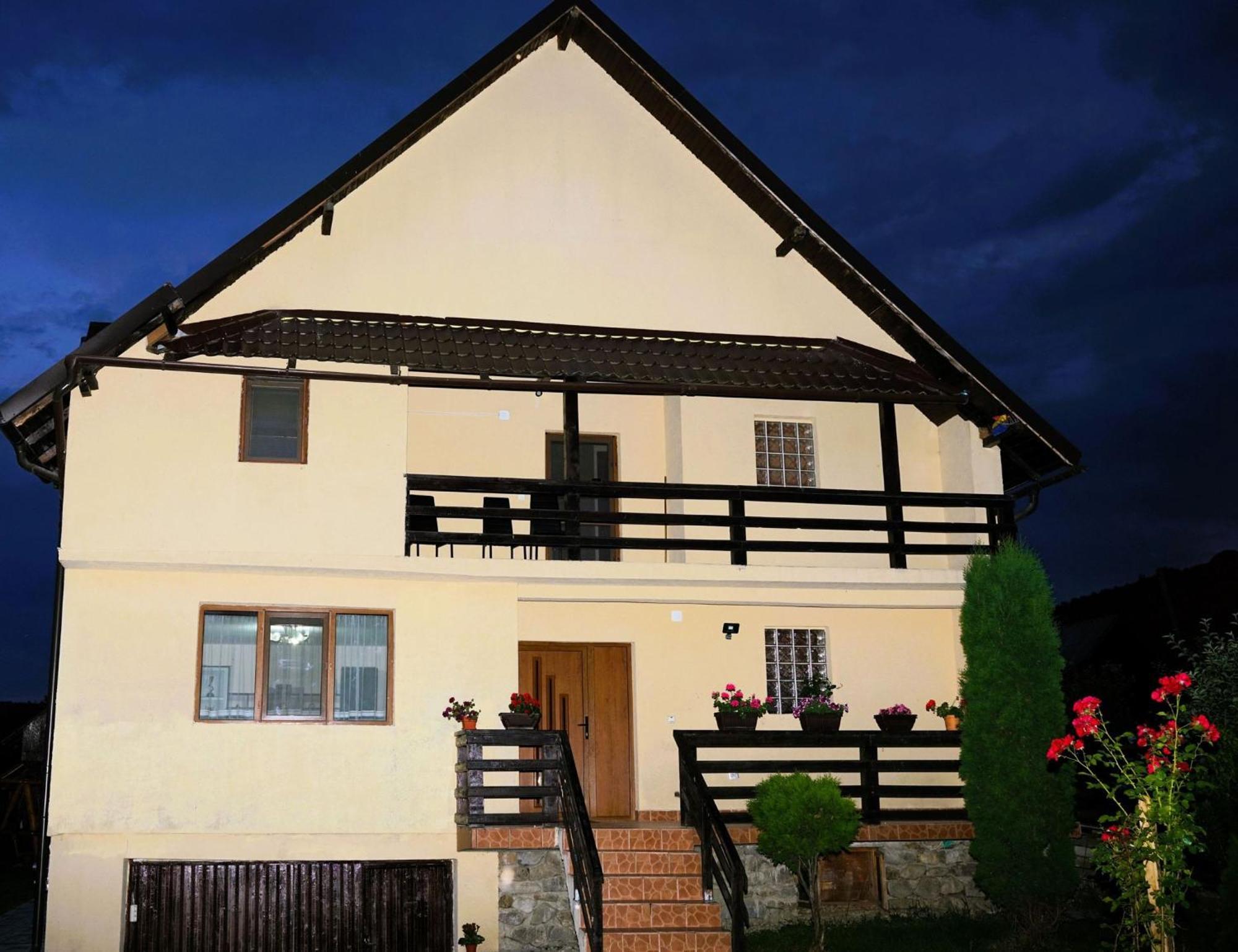 Popasul Galesean Hotel Galesu ภายนอก รูปภาพ